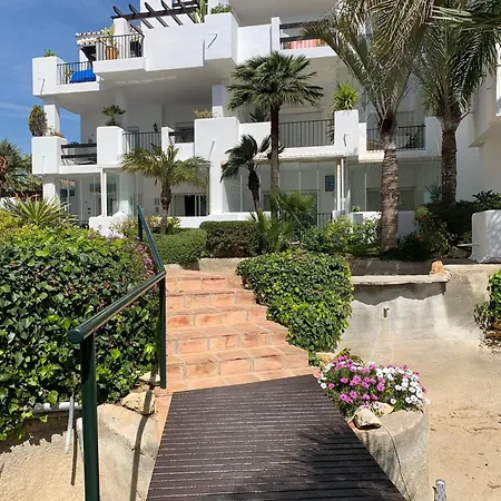 Lets In The Sun Beachside Appartement